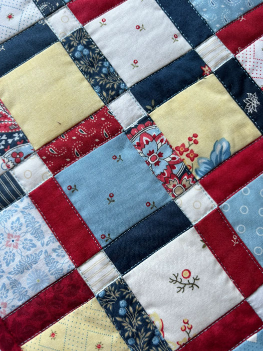 Miniquilt aus Quadraten und Rechtecken